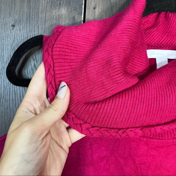 '🌼3/$30🌼New York & Company Pink Cowl Neck Cold Shoulder Sweater Size Small - Picture 5 of 16